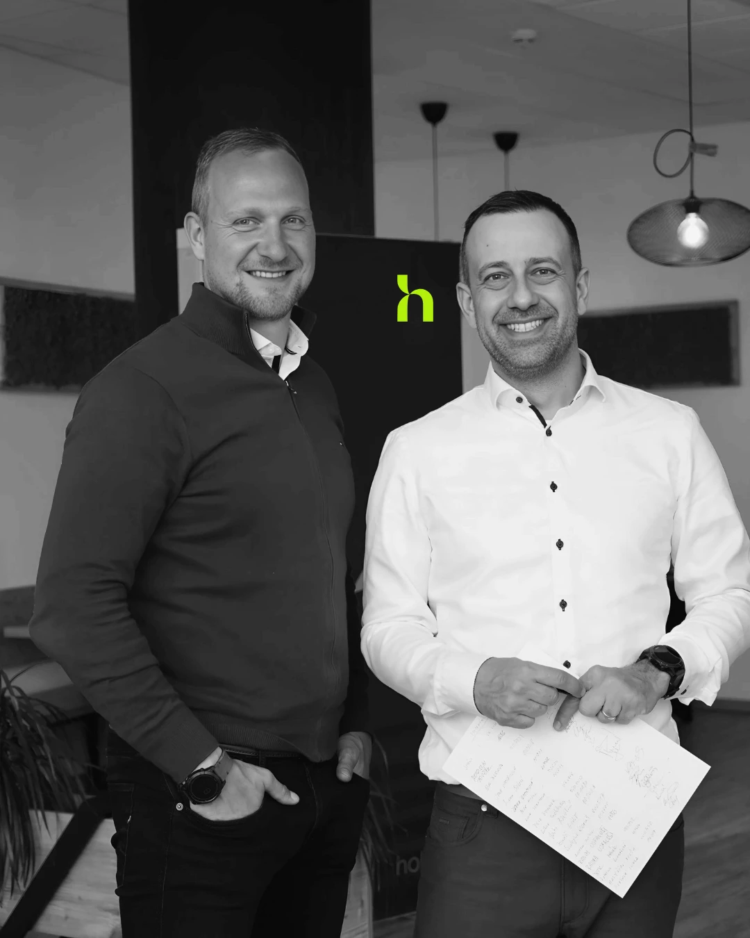 holver den s investicemi a penzemi 2025